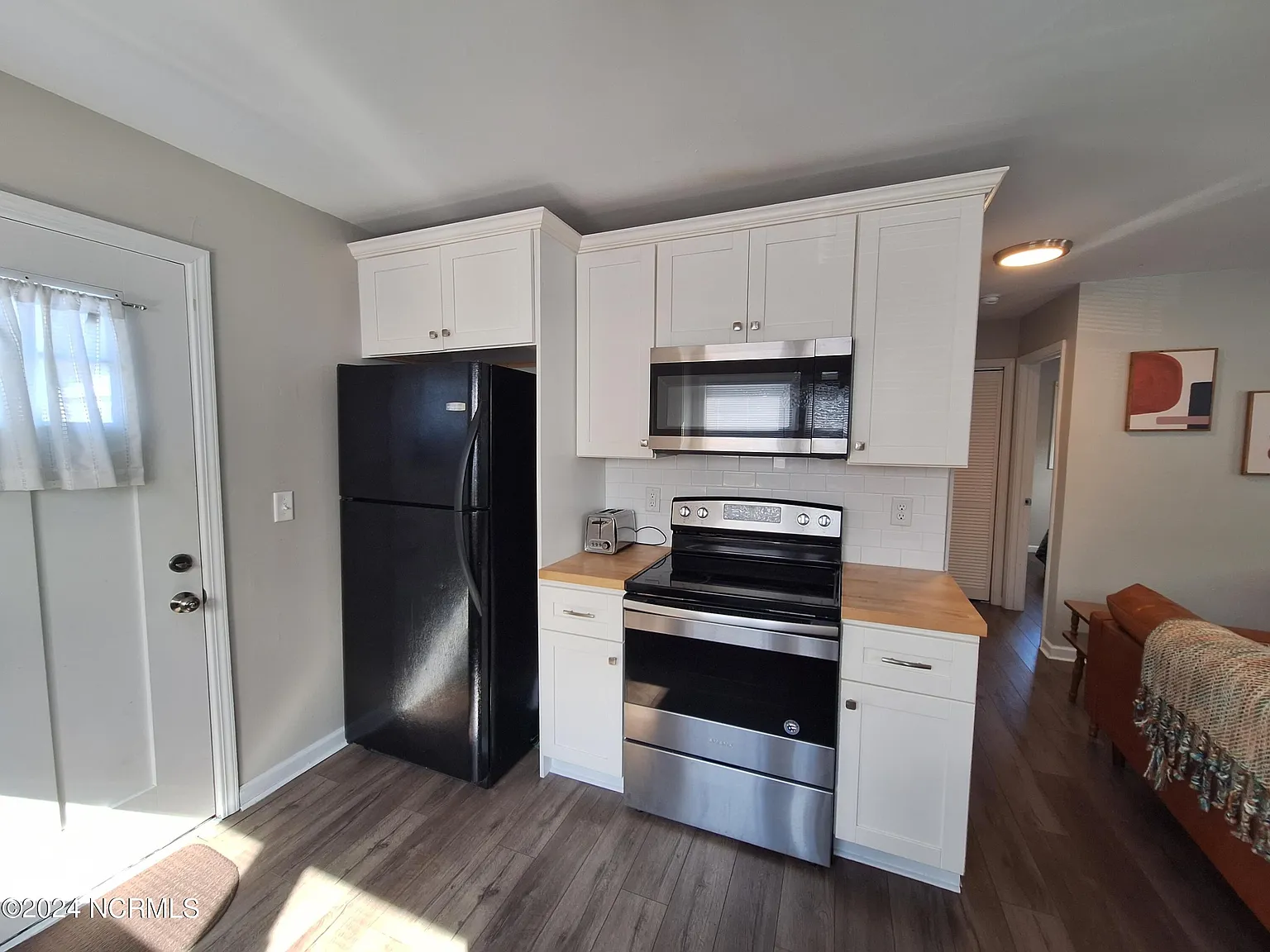 2 bed, 1.0 bath, $1,650 — Photo 4