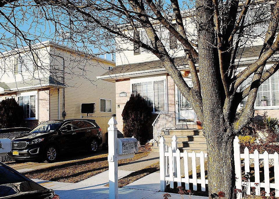 1st image of 385 Quintard St
