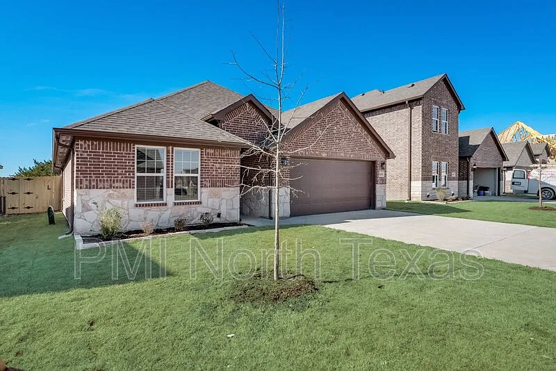 4 bed, 2.0 bath, 1708 sqft, $2,150 — Photo 3