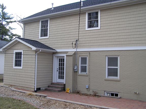 4th image of 420 Julian Pl