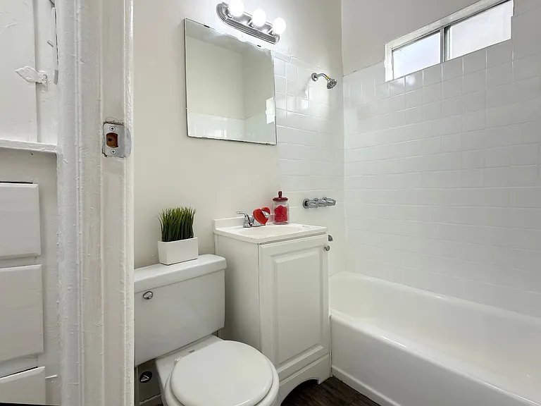 1045 Saint Louis Ave — Photo 17