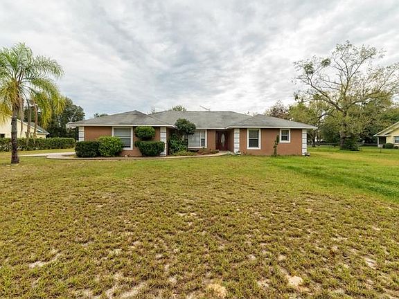 3rd image of 32742 Windy Oak St