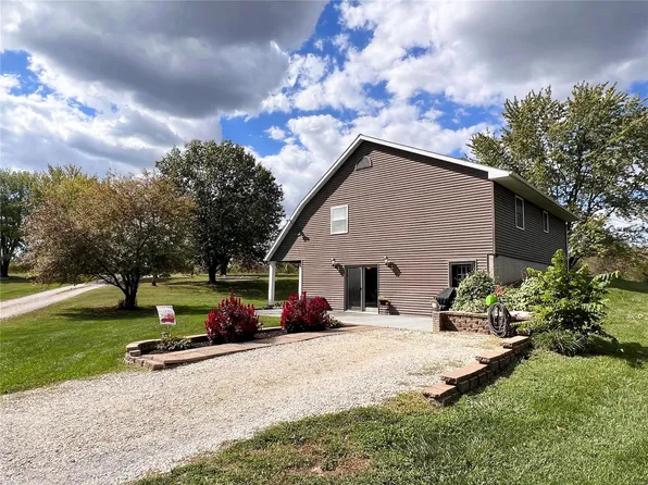 13082 Whispering Oak Pl, New London, MO 63459