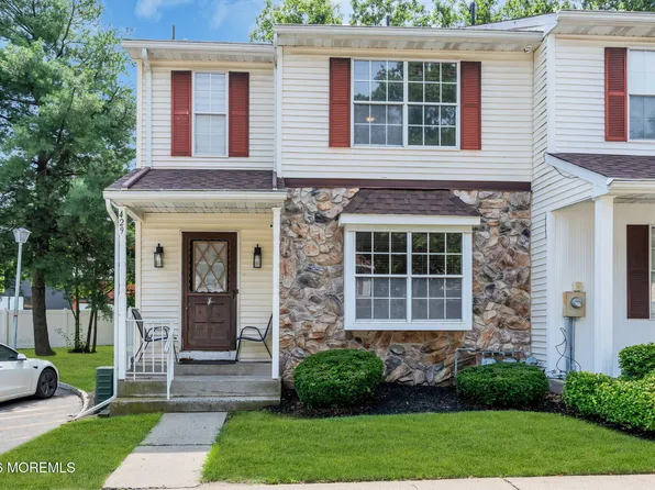429 Rose Court, Lakewood, NJ 08701