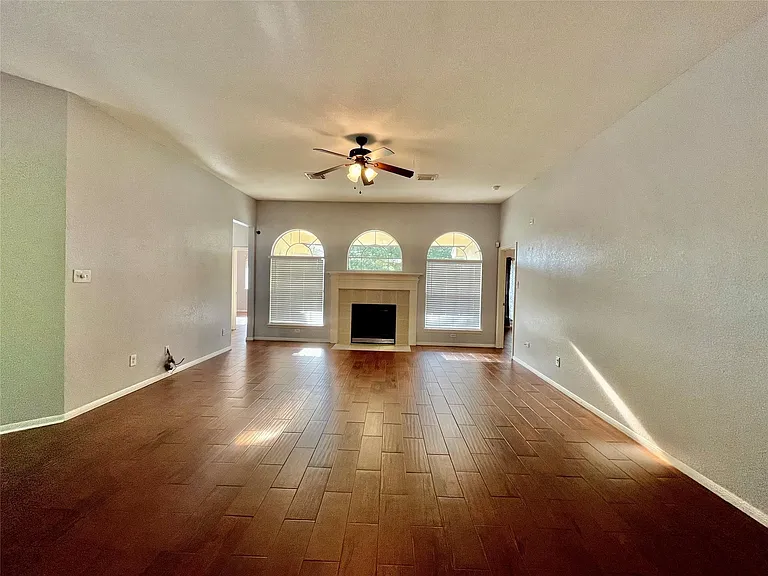 1146 Jasons Bend Dr — Photo 5