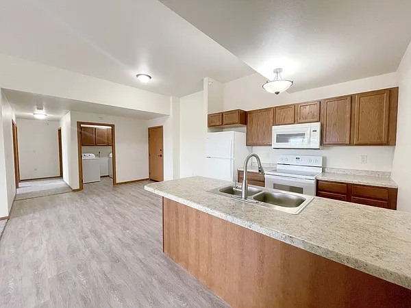 Kenwood on 5th Apartments — Photo 2