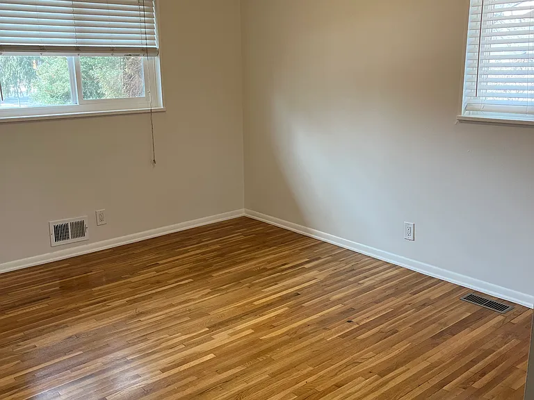3605 Martin Dr — Photo 32