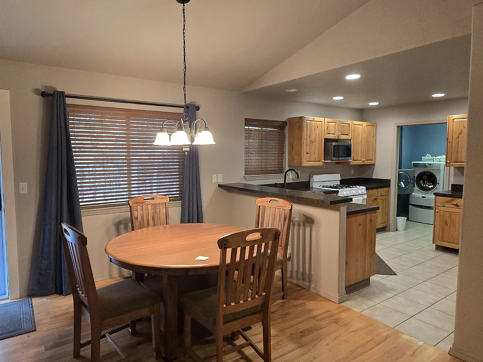 4 Bed 2 Bath House near Cabin Creek Airport — Photo 3