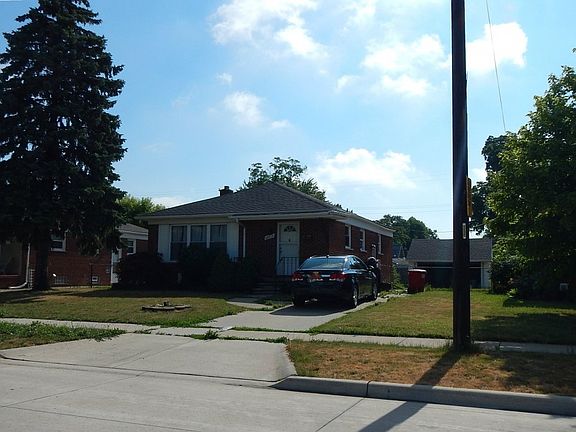 3rd image of 26612 Groveland St