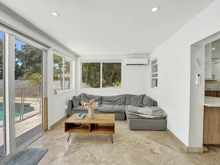 4701 N 36th Ct — Photo 34