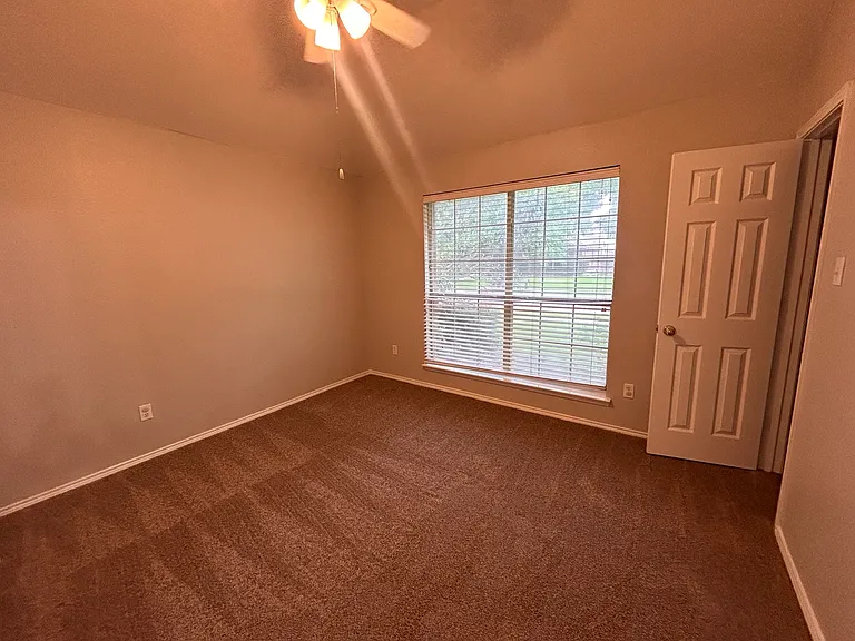 6104 Oldham Dr — Photo 5