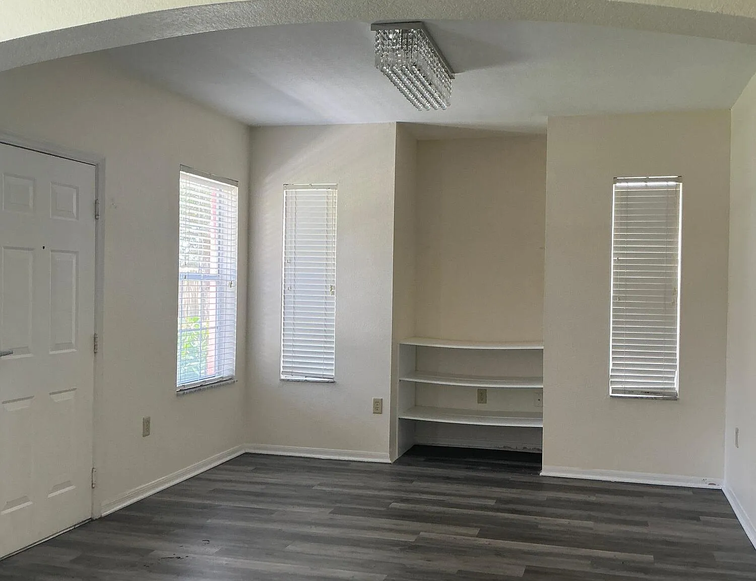 3 bed, 2.0 bath, 1467 sqft, $1,900 — Photo 3