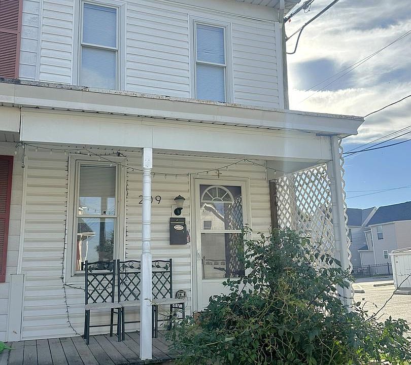 1st image of 209 Fulton St