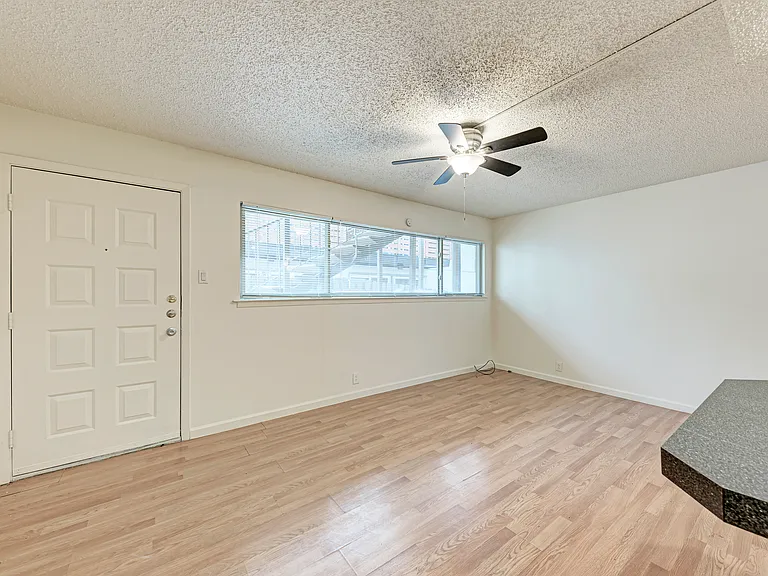 2404 Longview St #101 — Photo 4