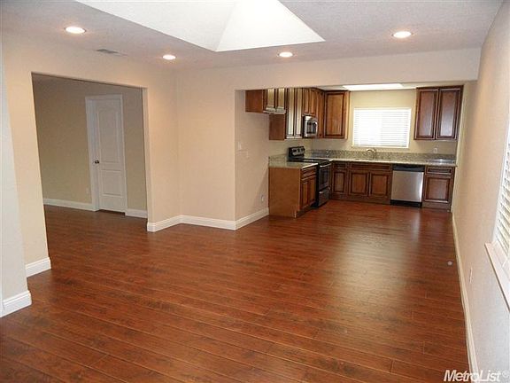 5th image of 5812 Woodleigh Dr