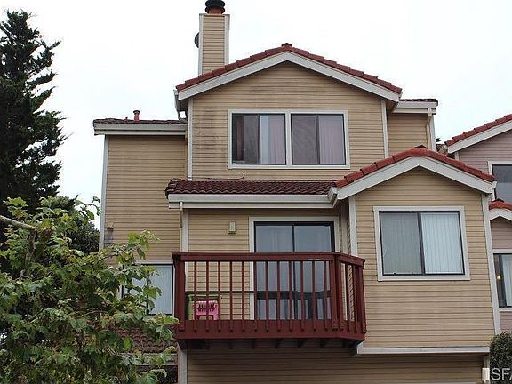 2nd image of 6 Carpenter Ct