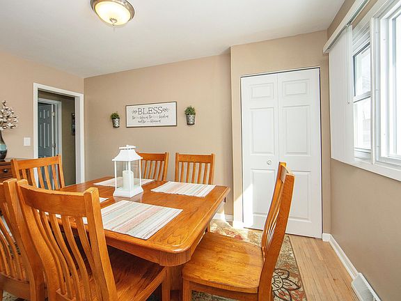 4th image of 743 Progress Ave