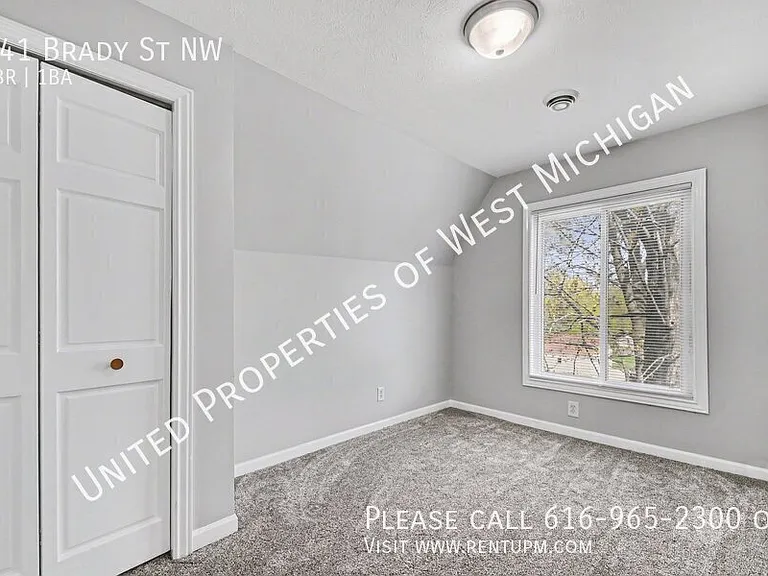 341 Brady St NW — Photo 12