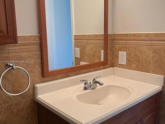 4th image of 18210 Mediterranean Blvd #620