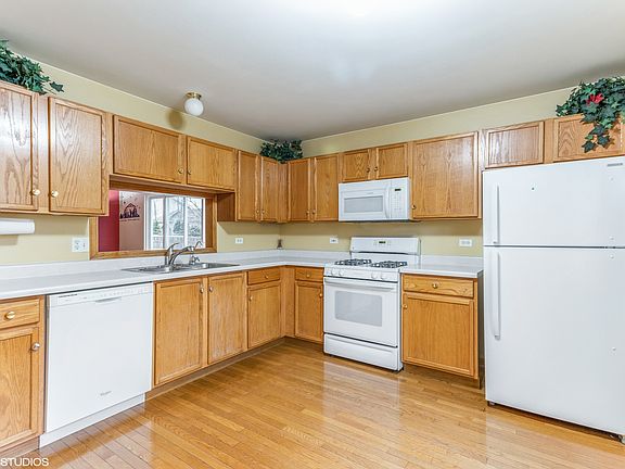 3rd image of 1614 Courtwright Dr