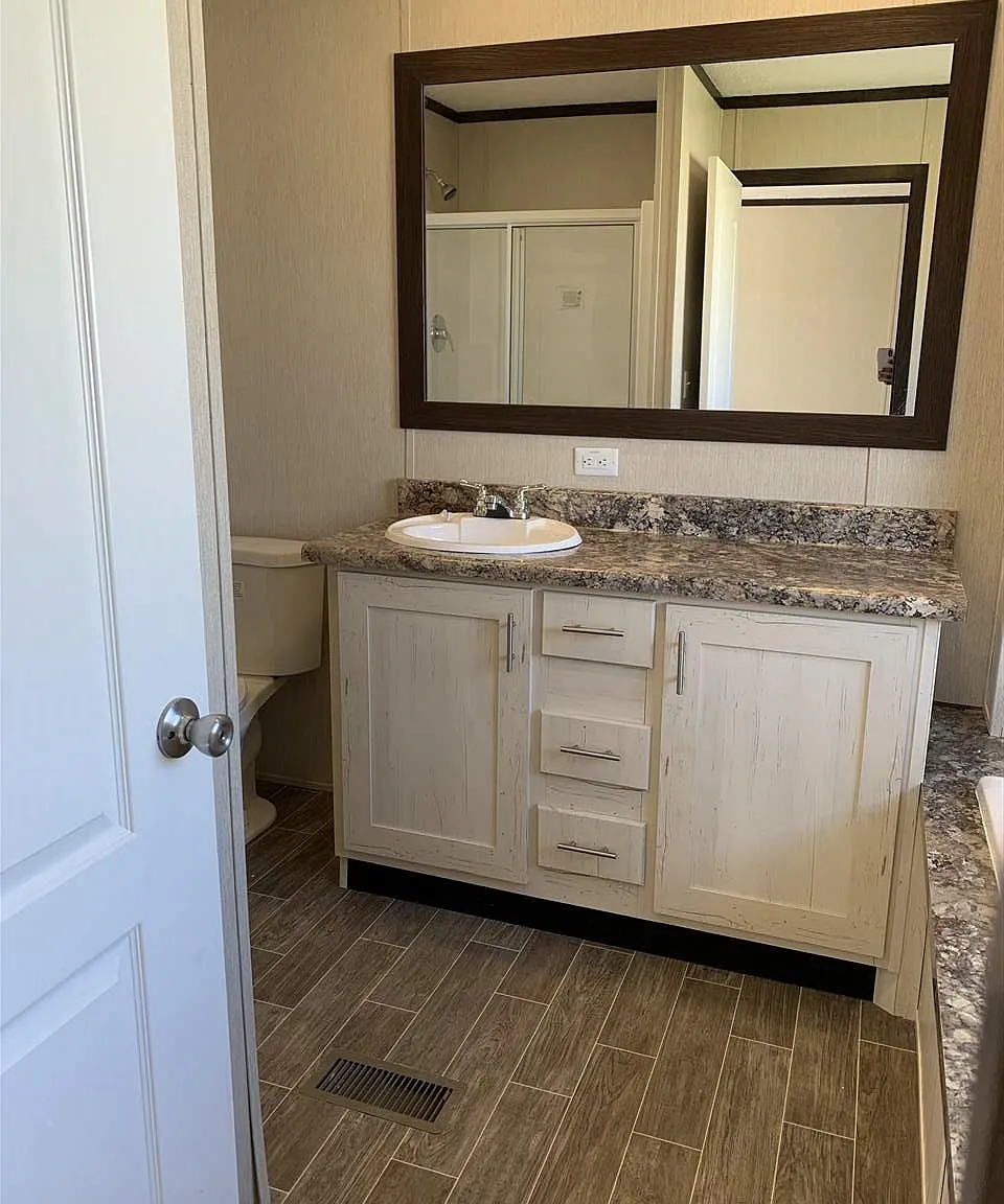 3 bed, 2.0 bath, 950 sqft, $1,175 — Photo 2