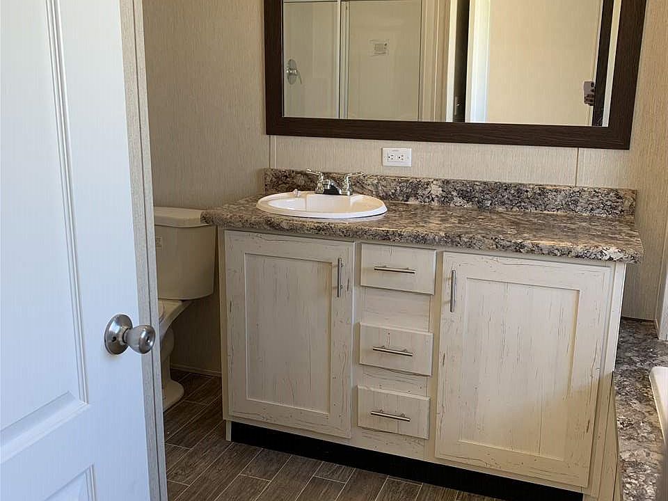2nd image of 124 Whisper Ridge Ave
