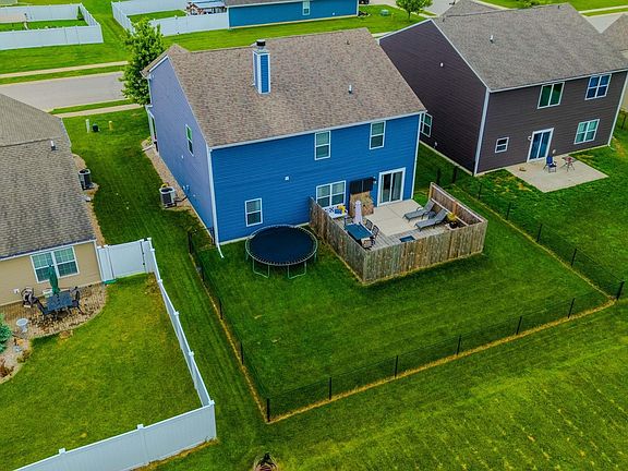 3rd image of 1706 Boles Dr