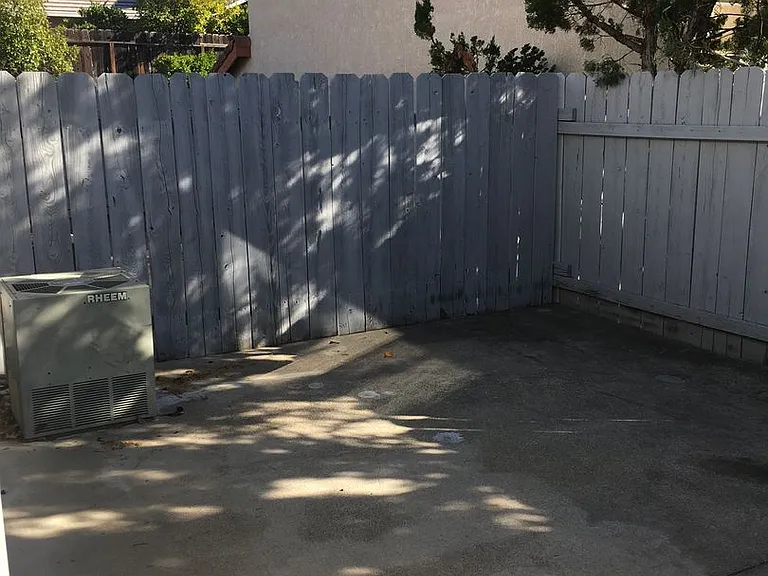 1129 Burton Dr — Photo 14