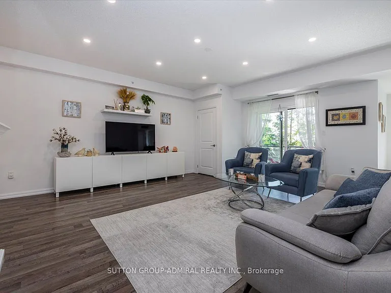 302 Essa Rd #418 — Photo 9