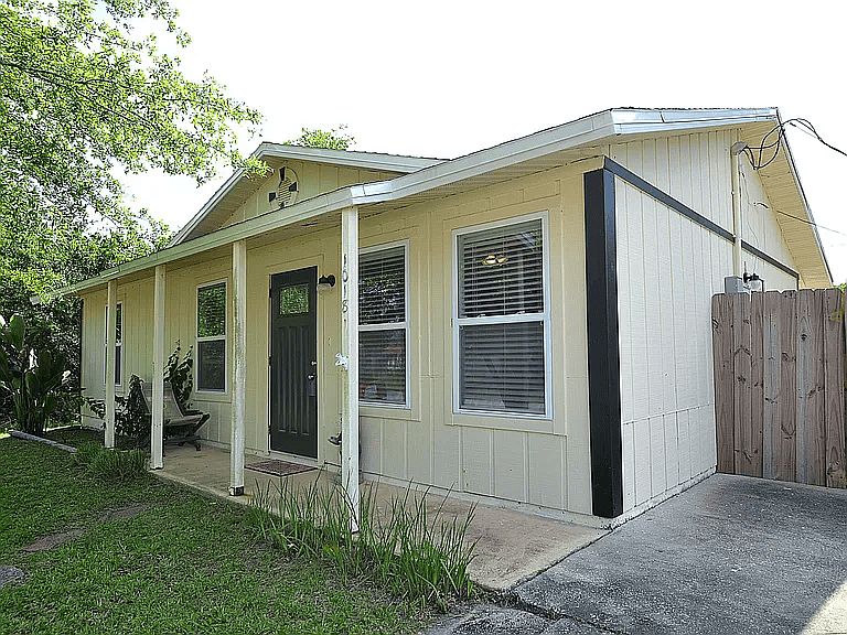 1st image of 1018 Colonnade Ave SE