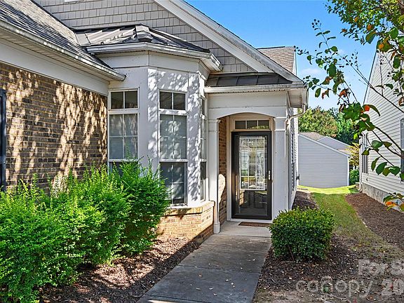 3rd image of 3054 Azalea Dr