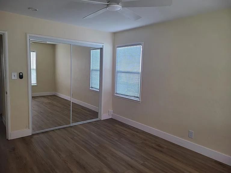 127 Poinsettia Ave — Photo 10