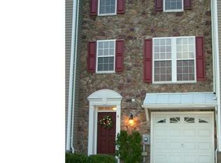 8 Falcon Ln, Delanco, NJ 08075
