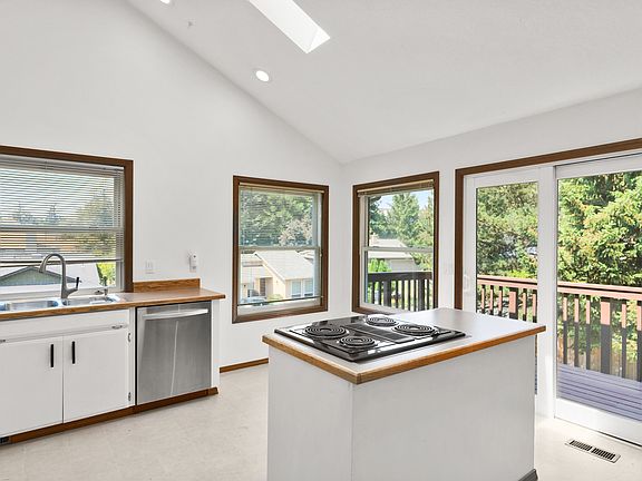 4 - Kitchen_08062021