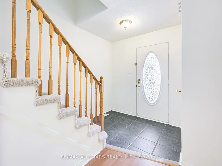 51 Playfair Rd — Photo 6