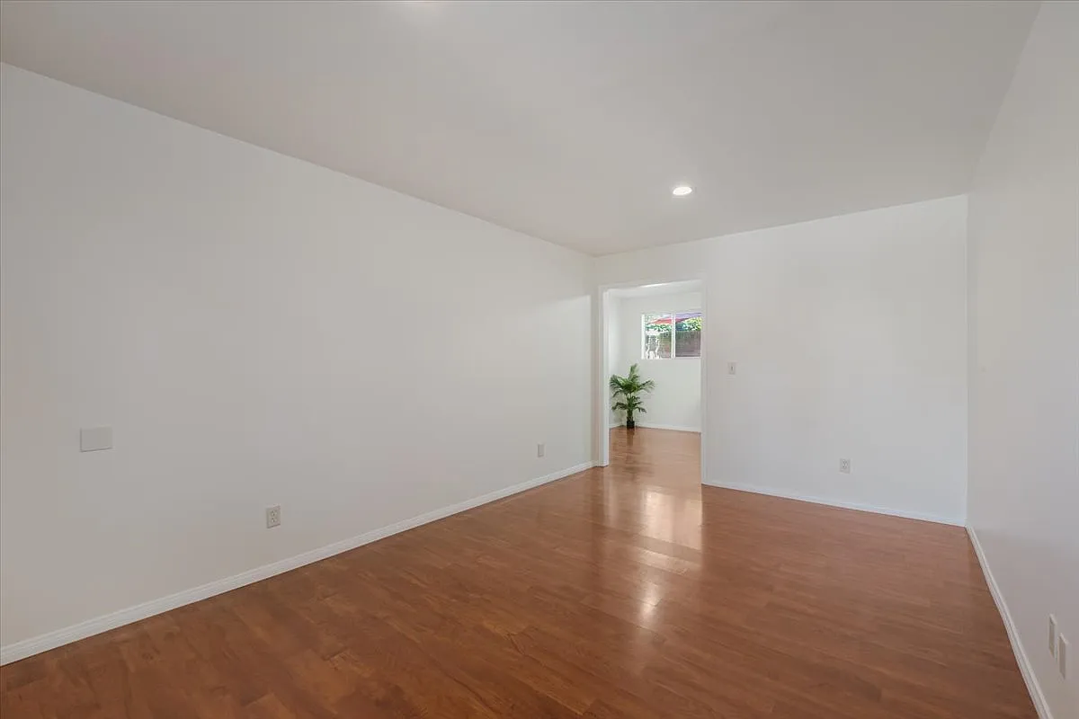 1 bed, 600 sqft, $1,990 — Photo 3