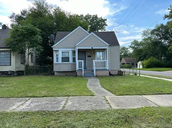 9277 Stout St, Detroit, MI 48228