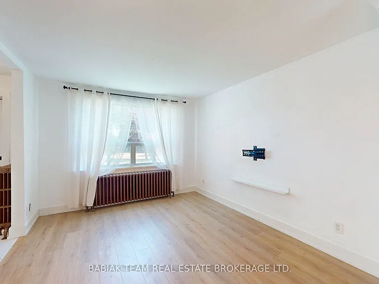 40 Alexander St — Photo 16