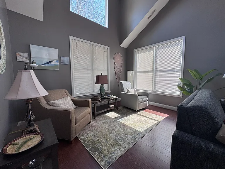 321 N Summit Ave — Photo 4