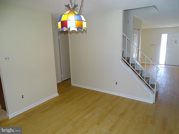 5th image of 4902 Oxford Ct