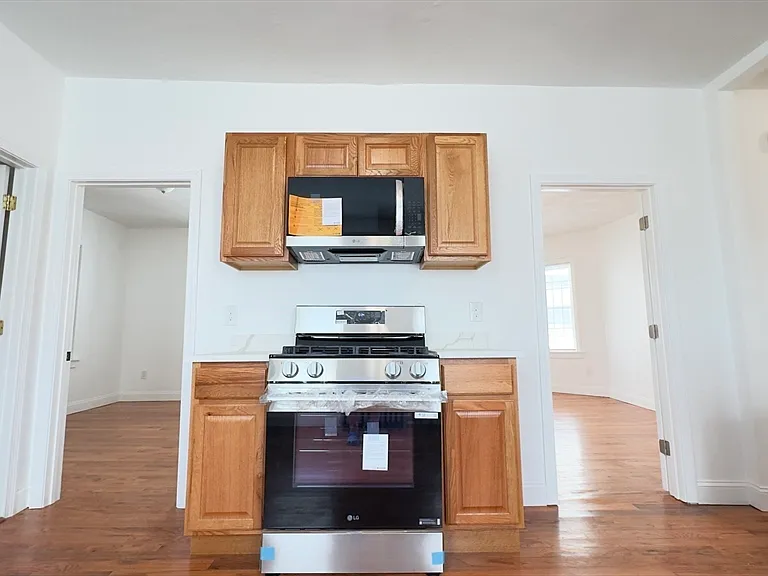 66 Franklin Ave #2 — Photo 3