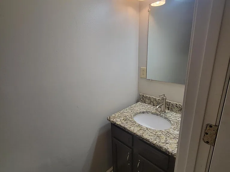 577 El Paseo Pl — Photo 6