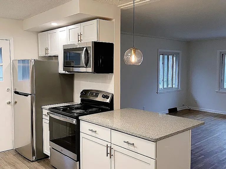 4 bed, $2,595 — Photo 2
