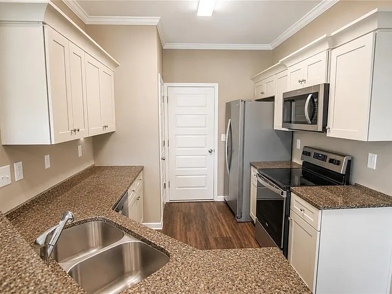 100 Squarewood Ln — Photo 3