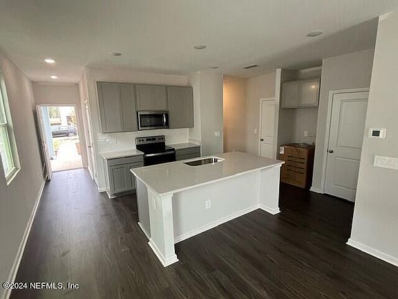 4th image of 14785 CASHEW Avenue