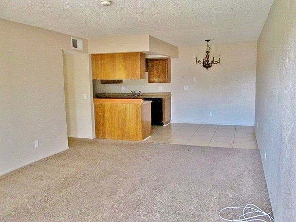 5th image of 2469 W Acacia Ave