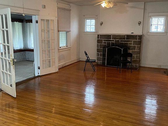 5th image of 901 Pembroke Ave