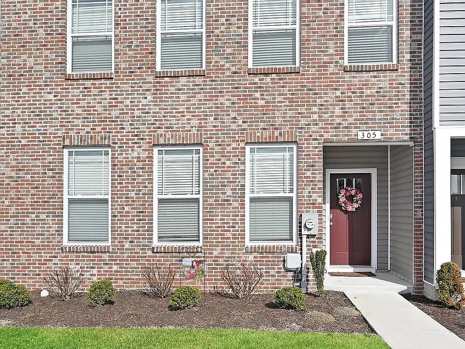 305 Stream Valley Ct #1