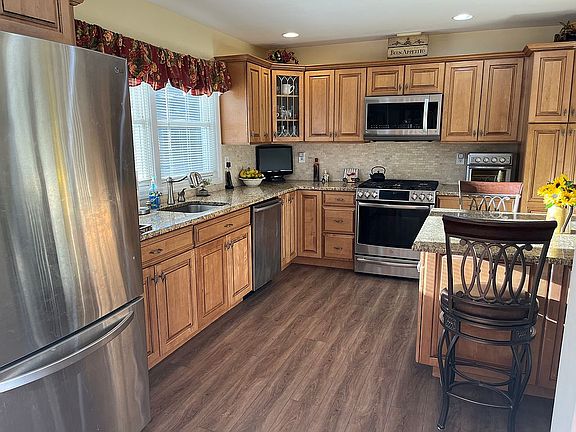4th image of 179 Riverview Ave