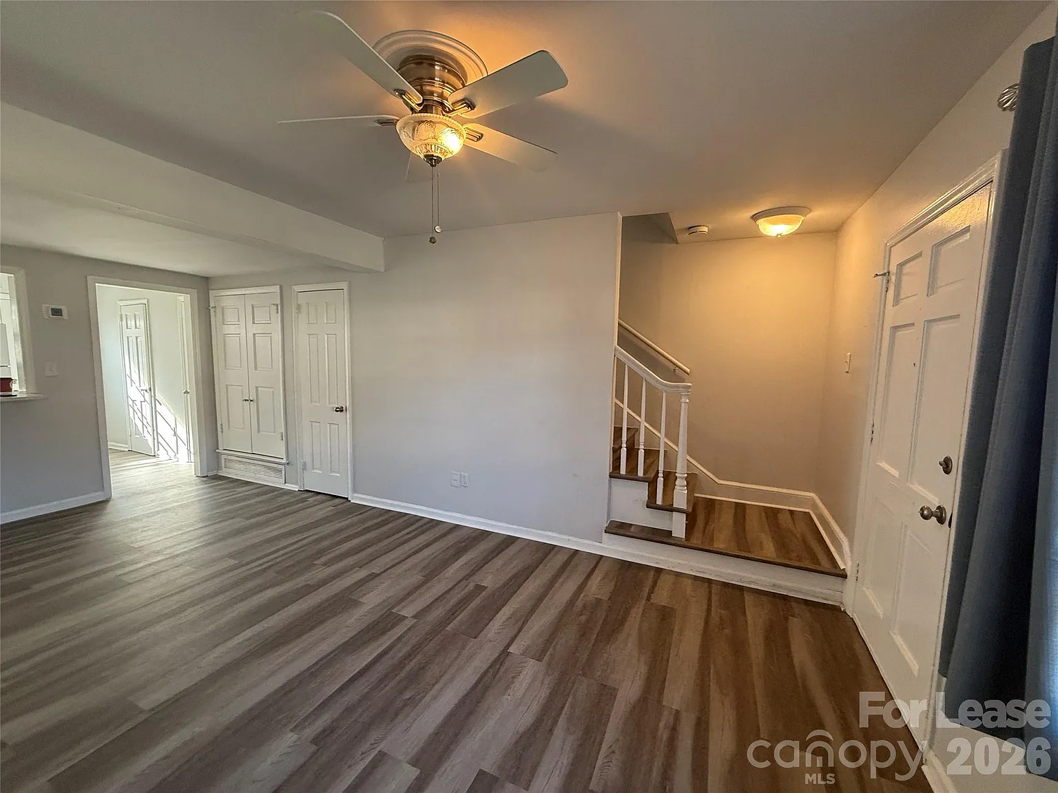 2 bed, 1.5 bath, 924 sqft, $1,400 — Photo 4